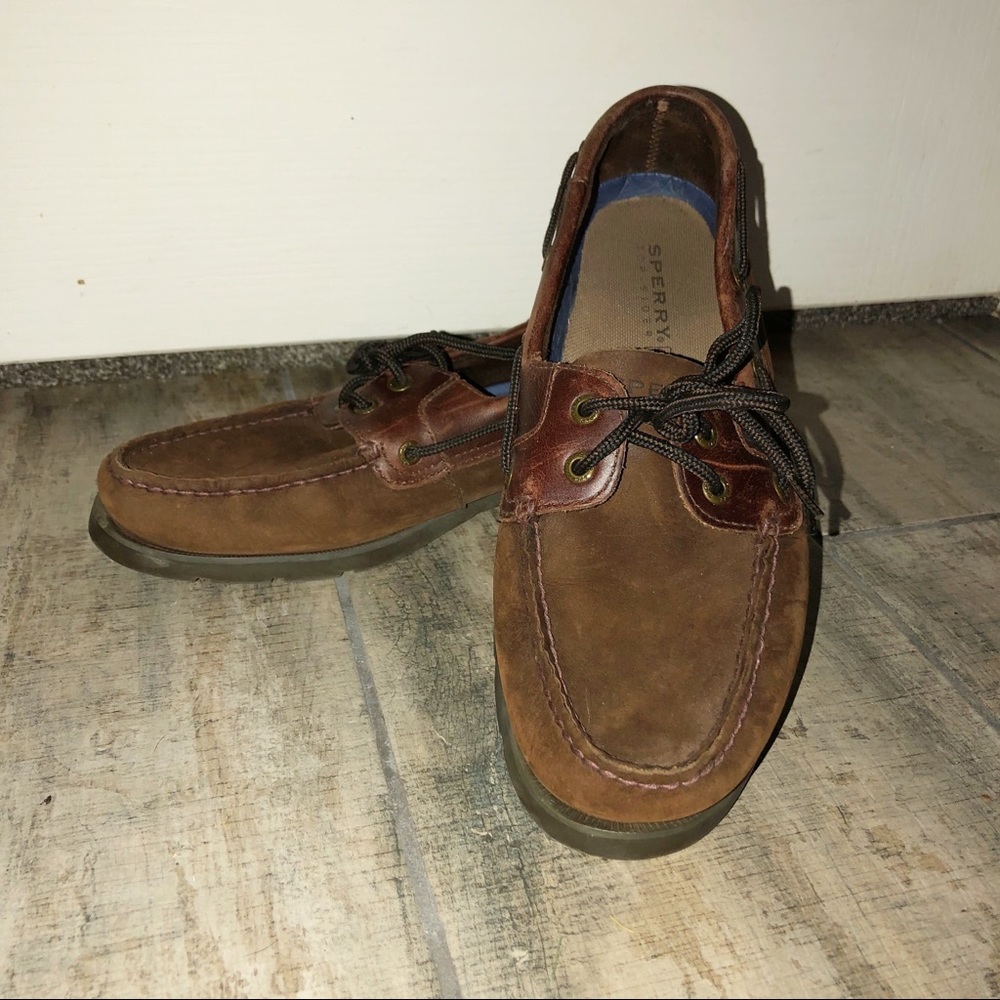 Like NEW Sperry boat shoes, 9.5